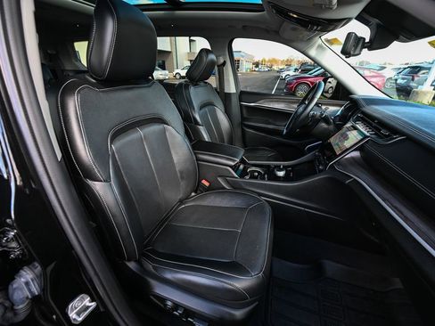 Used 2022 Jeep Grand Cherokee L Limited w/ Luxury Tech Group II image 28