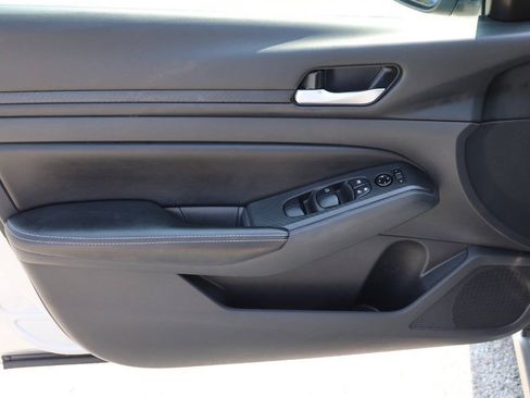 Used 2024 Nissan Altima 2.5 SV FWD image 12