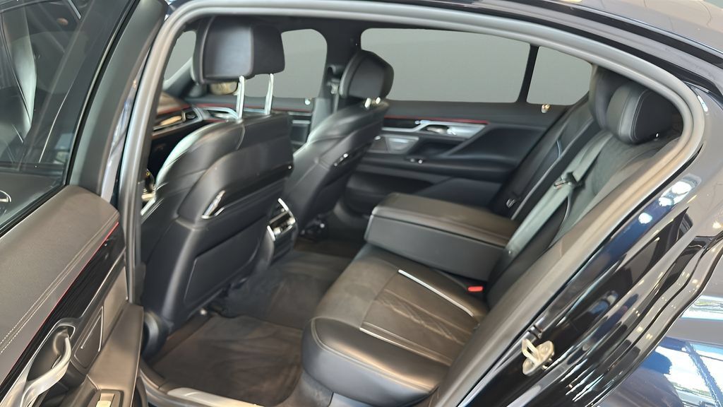 Used 2019 BMW 750i xDrive w/ M Sport Package AWD/4WD image 18