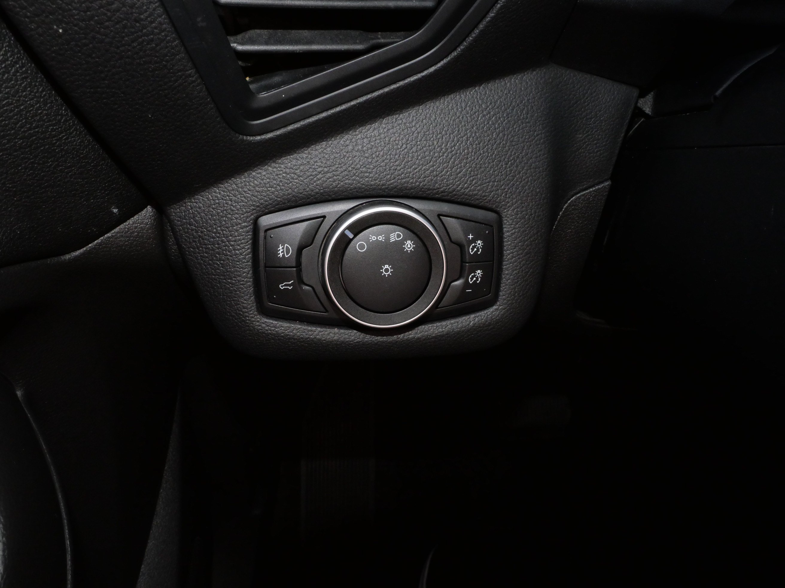 Used 2017 Ford Escape SE w/ Equipment Group 201A FWD image 21