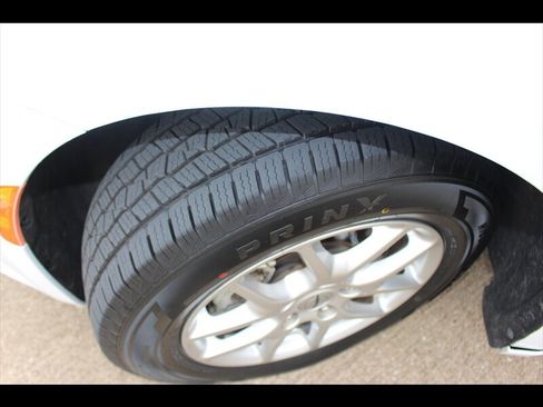 Used 2023 Chrysler Pacifica Touring-L FWD image 34