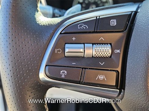 Used 2025 Genesis G70 2.5T image 26