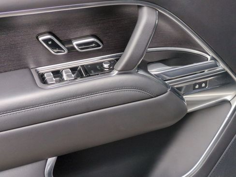 Used 2023 Land Rover Range Rover SE image 13
