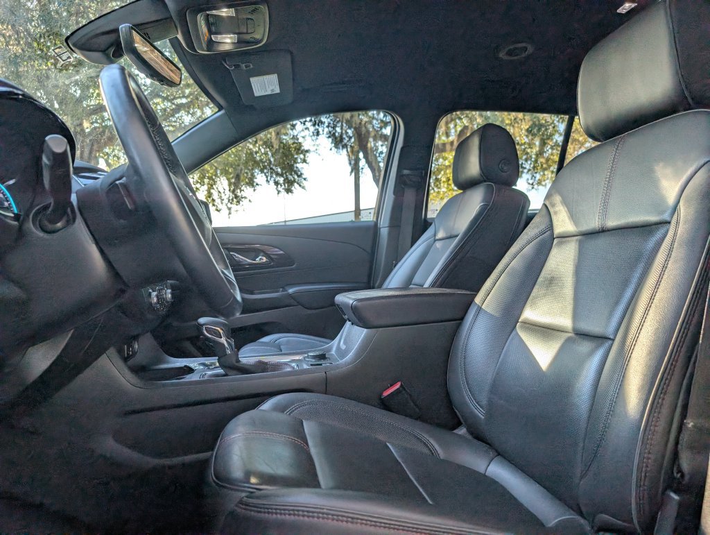 Used 2023 Chevrolet Traverse RS FWD image 15