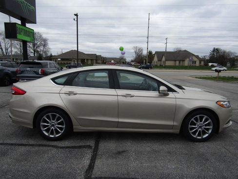Used 2017 Ford Fusion SE image 8