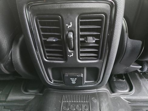 Used 2020 Jeep Grand Cherokee Altitude image 26