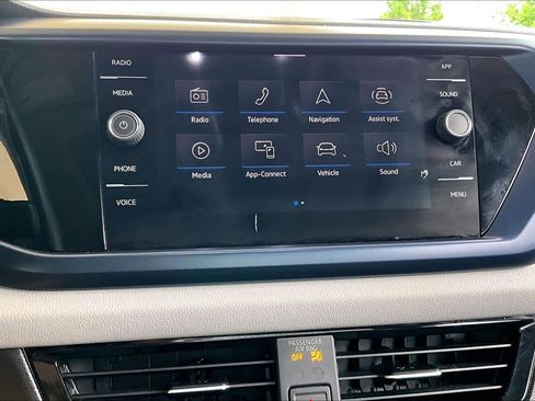 Used 2023 Volkswagen Taos SE w/ Panoramic Sunroof Package FWD image 32
