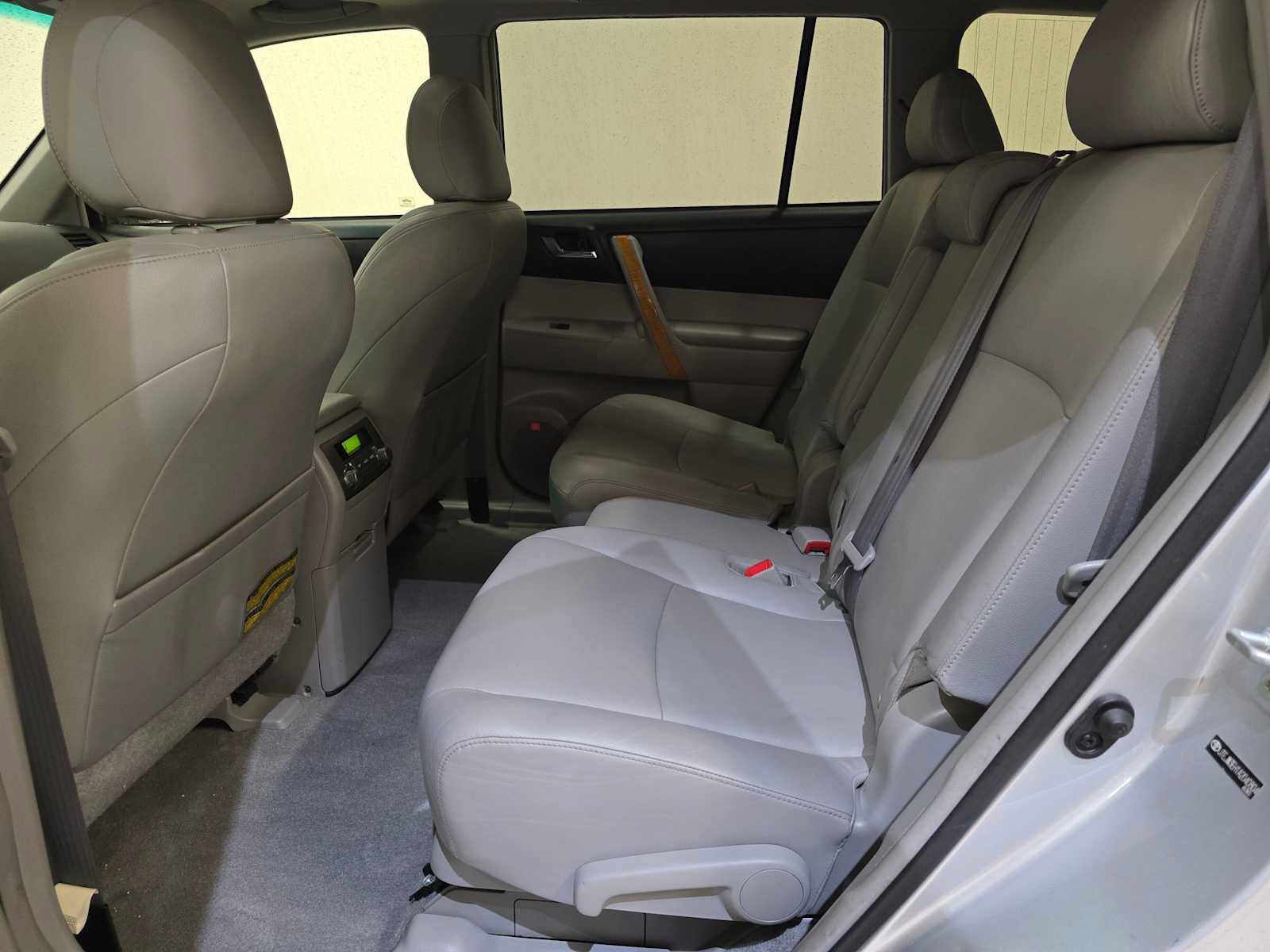 Used 2010 Toyota Highlander Limited AWD/4WD image 24