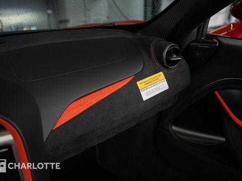 Used 2025 McLaren 750S Spider RWD image 27