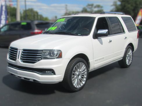 Used 2015 Lincoln Navigator Luxury image 2