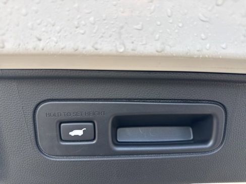 Certified 2025 Honda Pilot EX-L image 9