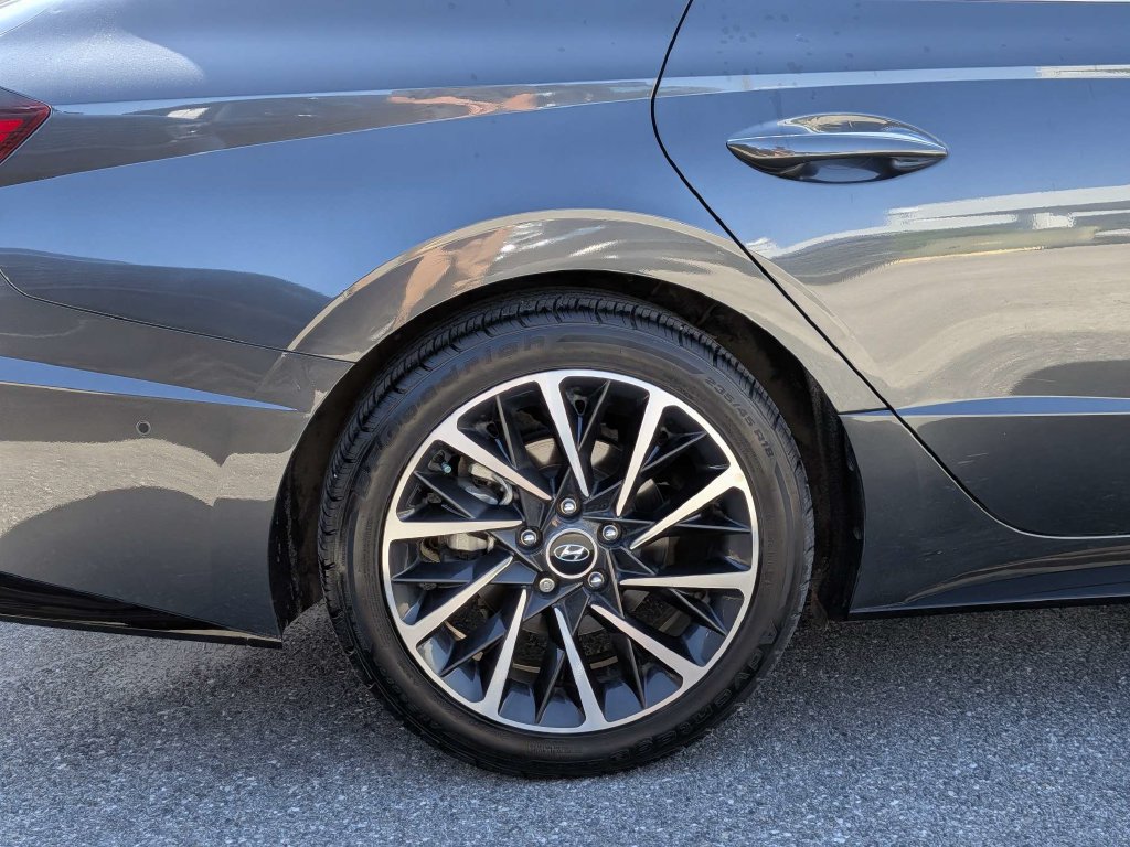 Used 2023 Hyundai Sonata Limited w/ Preferred Accessory Package FWD image 9