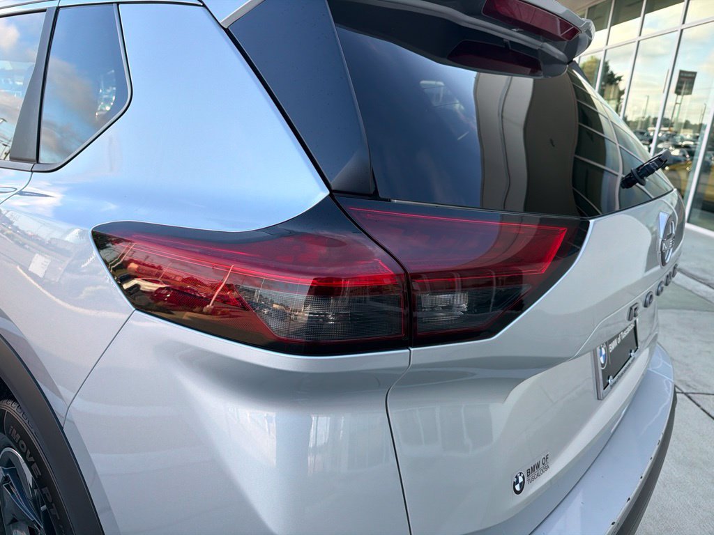 Used 2025 Nissan Rogue SV FWD image 15