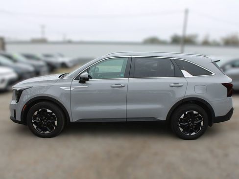 Certified 2025 Kia Sorento S w/ Panoramic Sunroof Package image 14