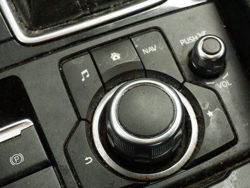 Used 2018 MAZDA MAZDA3 Sport image 25