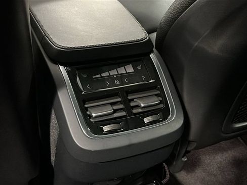 Certified 2023 Volvo XC90 B6 Plus AWD/4WD image 24