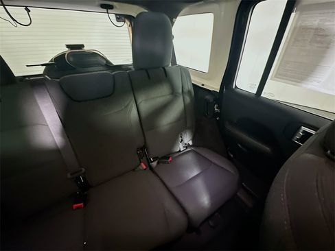 Used 2022 Jeep Wrangler Unlimited Sahara w/ Cold Weather Group image 14