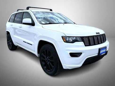 Used 2019 Jeep Grand Cherokee Altitude AWD/4WD image 3