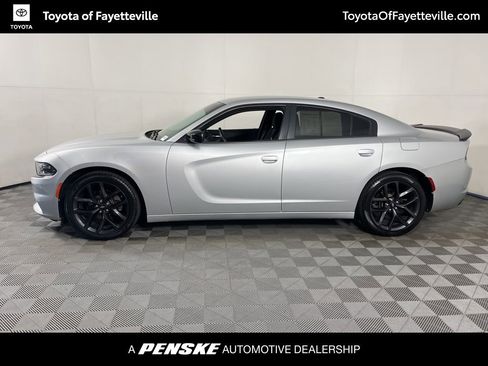 Used 2019 Dodge Charger SXT image 2