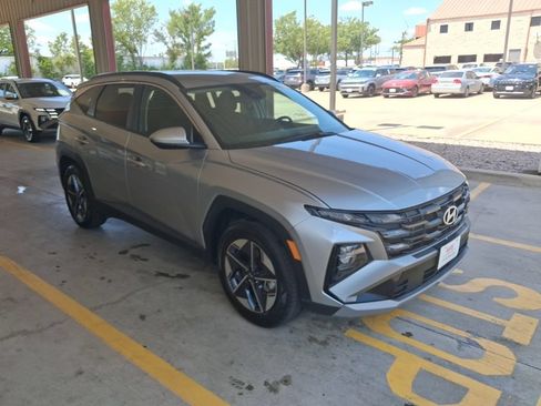 Used 2025 Hyundai Tucson SEL FWD image 6