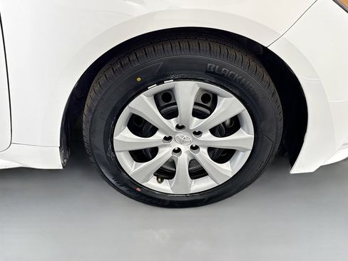 Used 2024 Toyota Corolla LE image 31