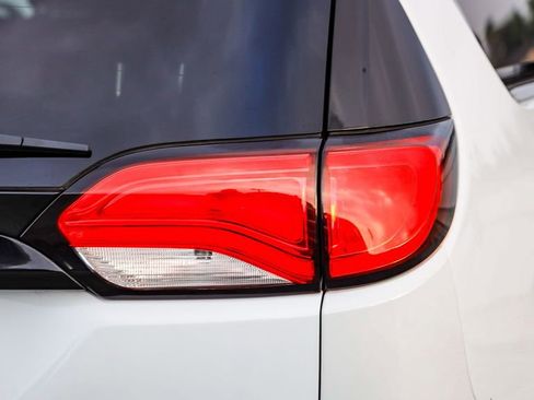 Used 2024 Chrysler Voyager LX image 9