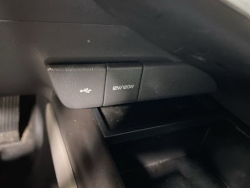 Used 2024 Toyota Camry SE image 25