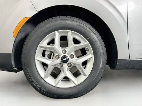 Used 2024 Kia Soul LX w/ Option Group 015 FWD image 11