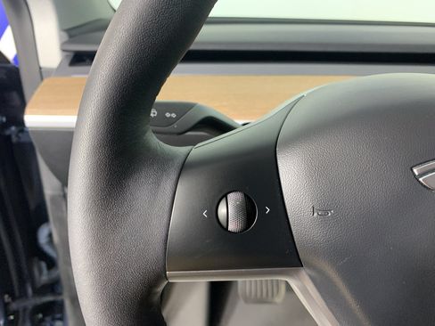 Used 2022 Tesla Model Y Long Range AWD/4WD image 16