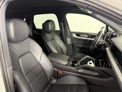 Certified 2024 Porsche Cayenne AWD/4WD image 15