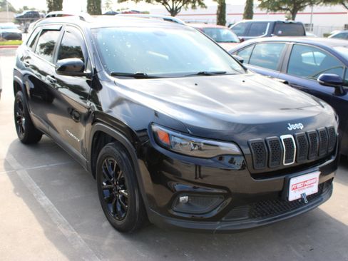 Used 2020 Jeep Cherokee Latitude Plus FWD image 2