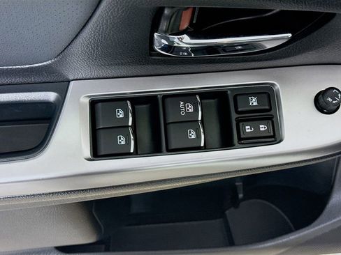 Used 2017 Subaru Crosstrek 2.0i Limited image 17