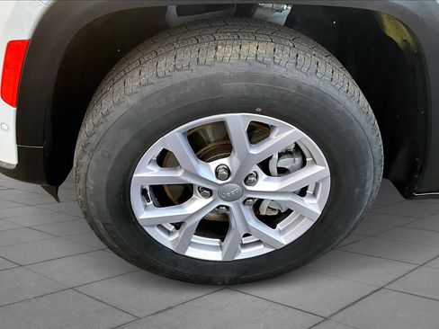 Used 2022 Jeep Grand Cherokee L Limited w/ Luxury Tech Group II image 10