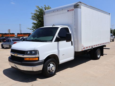 Used 2020 Chevrolet Express 3500 w/ Power Convenience Package RWD image 8