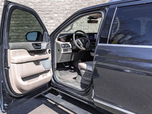 Used 2022 Lincoln Navigator Reserve AWD/4WD image 25