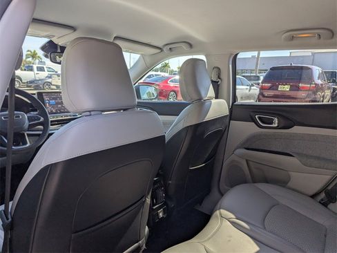 Used 2022 Jeep Compass Latitude image 19