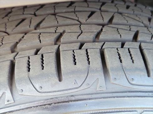 Certified 2020 Jeep Cherokee Latitude w/ Cold Weather Group FWD image 6