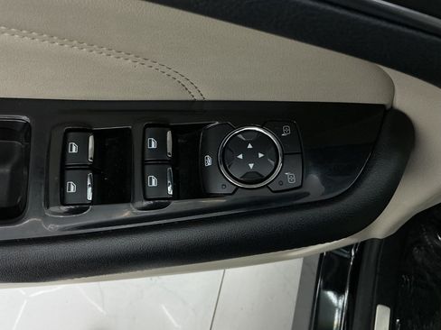 Used 2016 Ford Edge Titanium FWD image 41