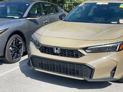 Used 2025 Honda Civic Sport image 4