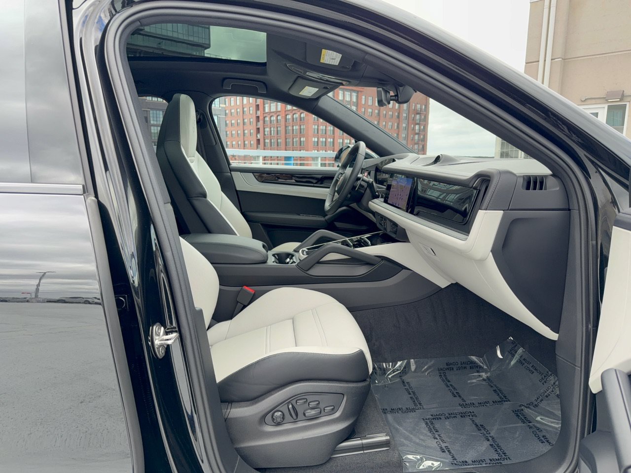 Certified 2026 Porsche Cayenne E-Hybrid Coupe AWD/4WD image 30