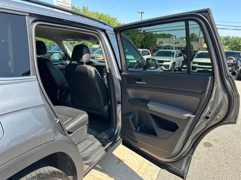 Used 2023 Volkswagen Atlas SE AWD/4WD image 16