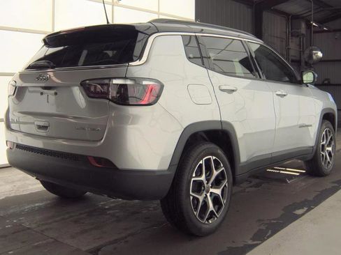 Used 2025 Jeep Compass Limited image 4
