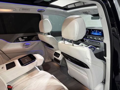 Used 2024 Mercedes-Benz Maybach GLS 600 4MATIC image 48