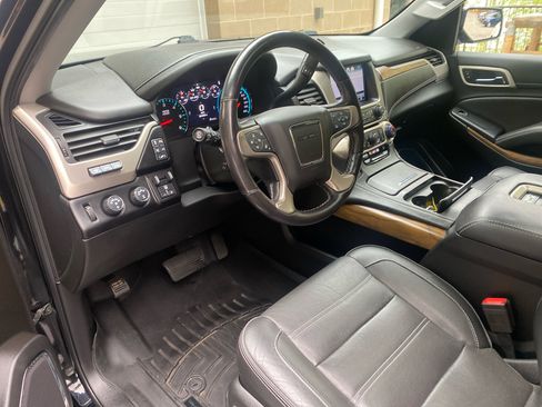 Used 2020 GMC Yukon Denali w/ Denali Premium Package image 25