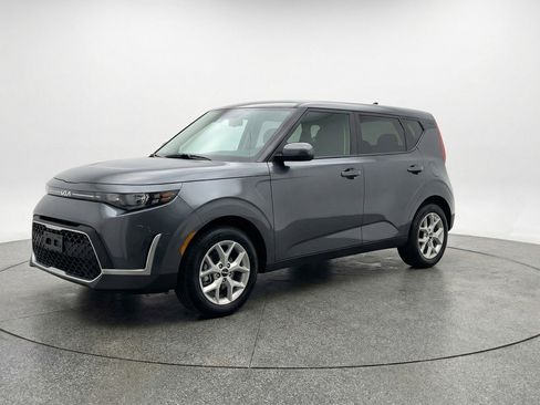 Used 2025 Kia Soul LX w/ LX Technology Package image 3