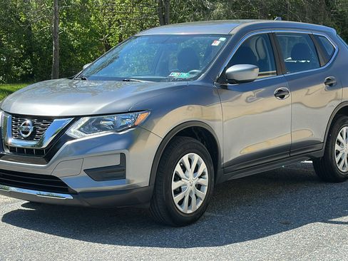 Used 2017 Nissan Rogue S AWD/4WD image 2