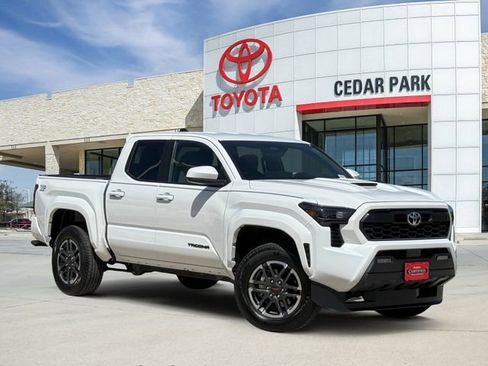 Used 2025 Toyota Tacoma TRD Sport image 1