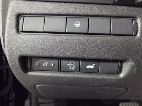 Used 2025 Nissan Rogue SV FWD image 23