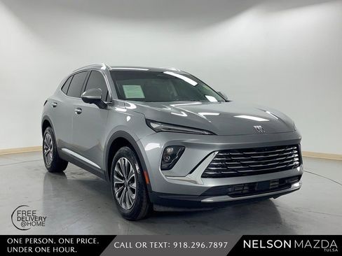 Used 2024 Buick Envision Preferred image 4