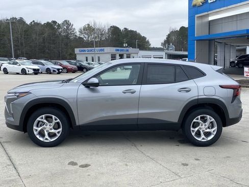 New 2026 Chevrolet Trax LS w/ LS Convenience Package image 2